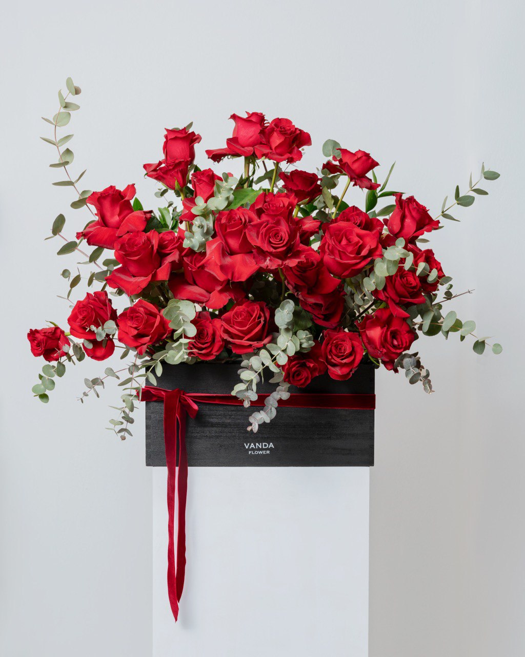 Experience modern minimalism with our rectangular flower boxes sleek, structured, and exquisitely arranged