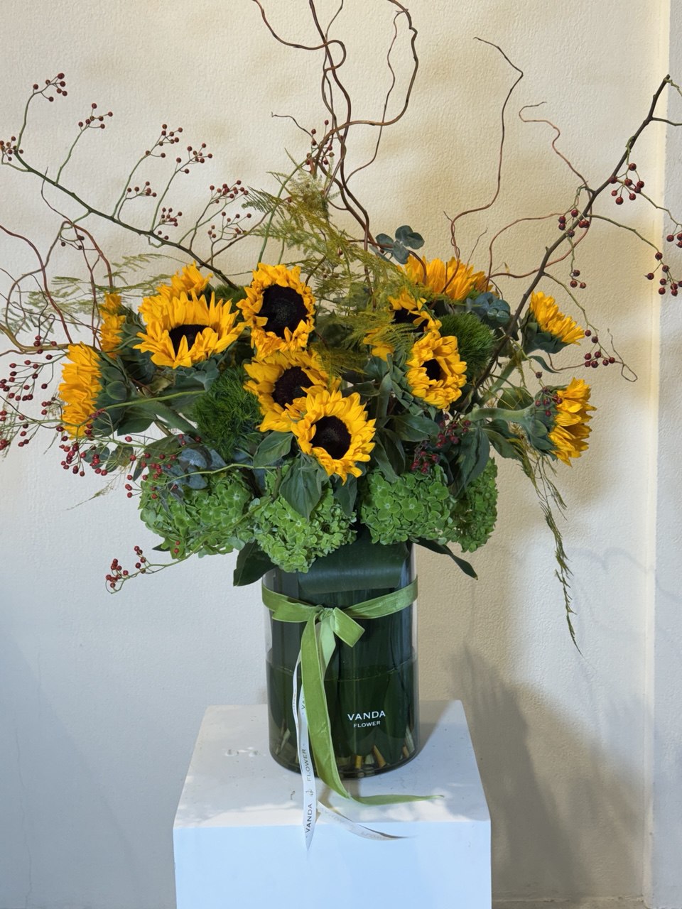 A luxurious arrangement of fresh sunflowers beautifully styled in a clear glass vase. Vibrant, joyful, and full of natural charm the perfect statement piece for gifting or brightening modern interiors.